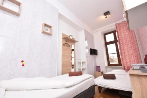 City Central Hostel Wrocław - pokój prywatny, wspólna łazienka. ul. Igielna 40, Wrocław Rynek. 