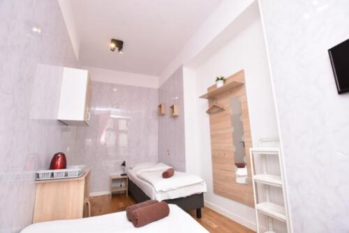 City Central Hostel Wrocław - pokój prywatny, wspólna łazienka. ul. Igielna 40, Wrocław Rynek. 