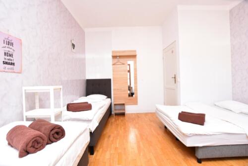City Central Hostel Wrocław - pokój prywatny, wspólna łazienka. ul. Igielna 40, Wrocław Rynek. 